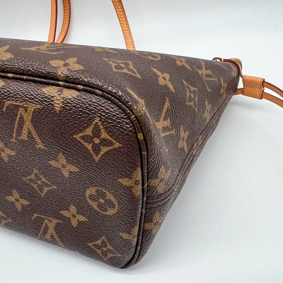 Louis Vuitton Neverfull PM Monogram Shoulder Bag with Pouch - Picture 6 of 17